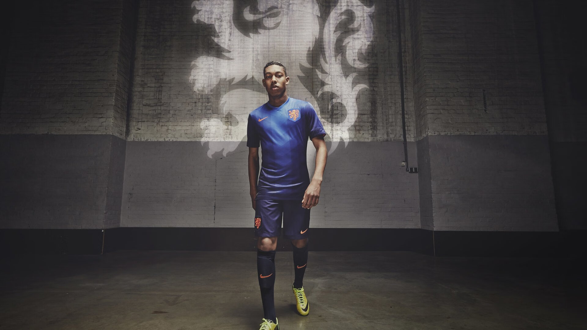 开云下载-欧冠决赛之夜,浓眉关键回合不手软,当篮球成为信仰的仪式 第2张 开云下载-欧冠决赛之夜,浓眉关键回合不手软,当篮球成为信仰的仪式 第2张